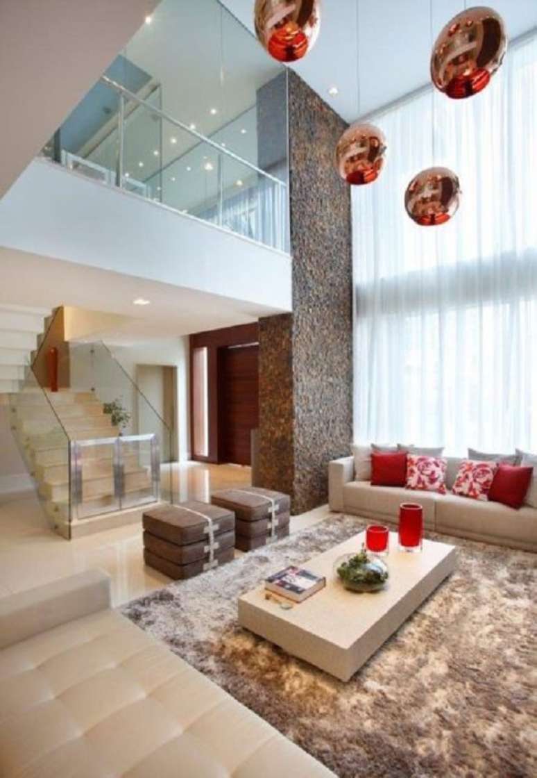 5. Sof&aacute; para sala cor areia e pendentes cor rose &ndash; Foto Inusual