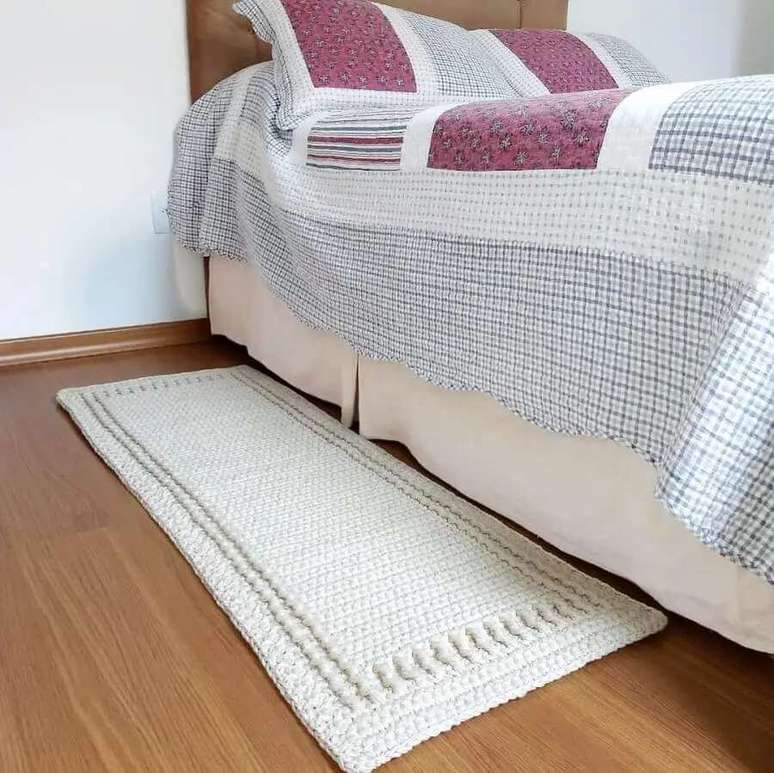 78. Decora&ccedil;&atilde;o de quarto com passadeira de croch&ecirc; simples &ndash; Foto: Dasi Ateli&ecirc;
