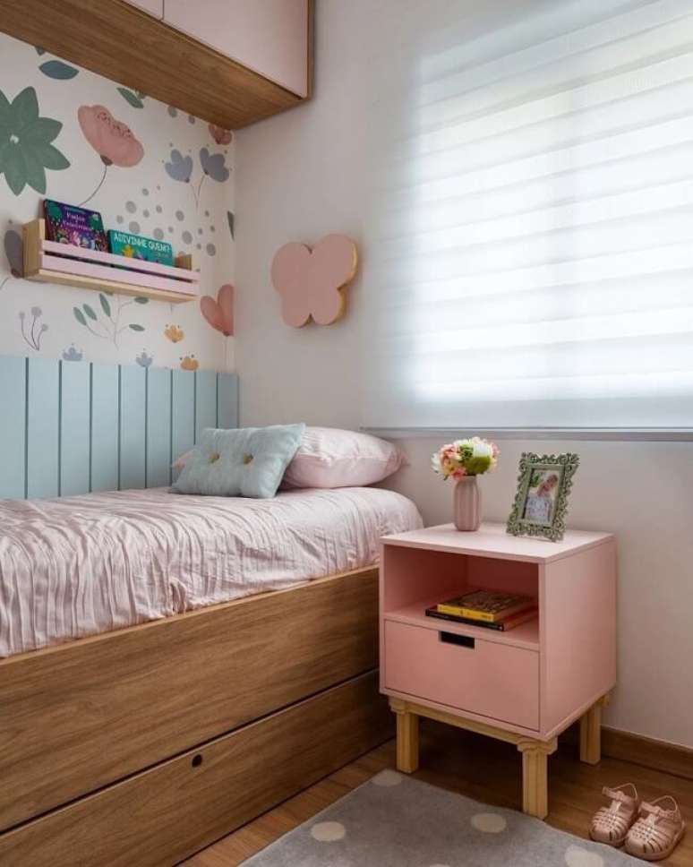 42. Decoração delicada com desenhos para parede de quarto infantil. Fonte: Marina La Gatta Design