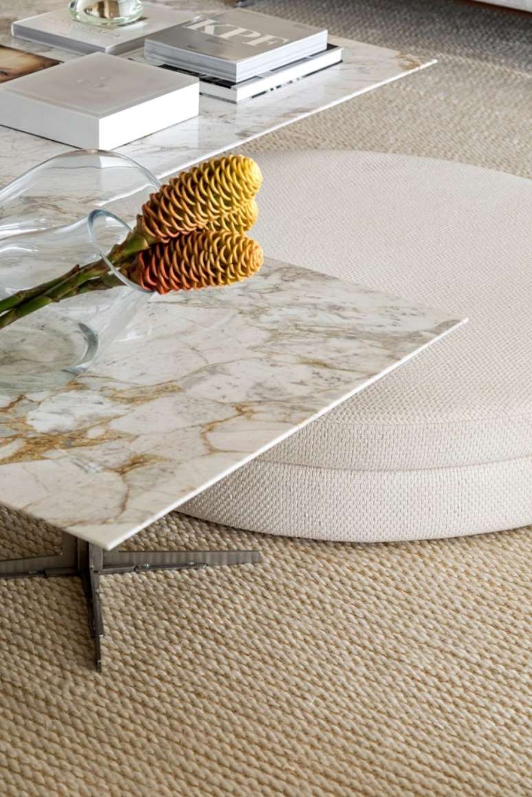 65. Sala de estar com decora&ccedil;&atilde;o cor areia &ndash; Foto Sabrina Gnipper