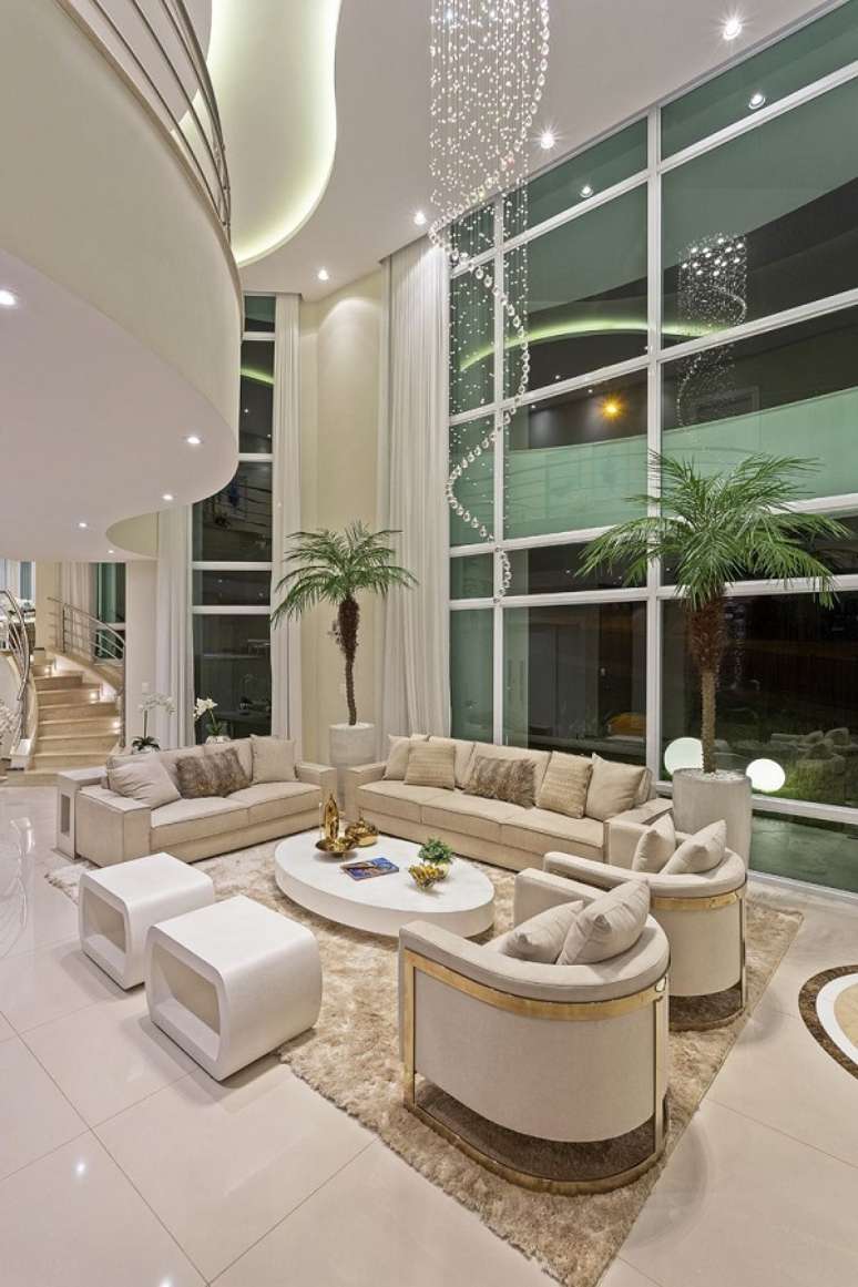 66. Sala de estar com sof&aacute; cor areia e decora&ccedil;&atilde;o neutra &ndash; Foto Iara Kilairs