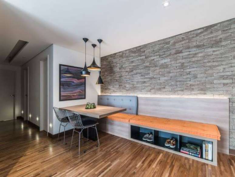 21. Decora&ccedil;&atilde;o de sala de jantar com parede de tijolinho &ndash; Projeto: Pietro Terlizzi