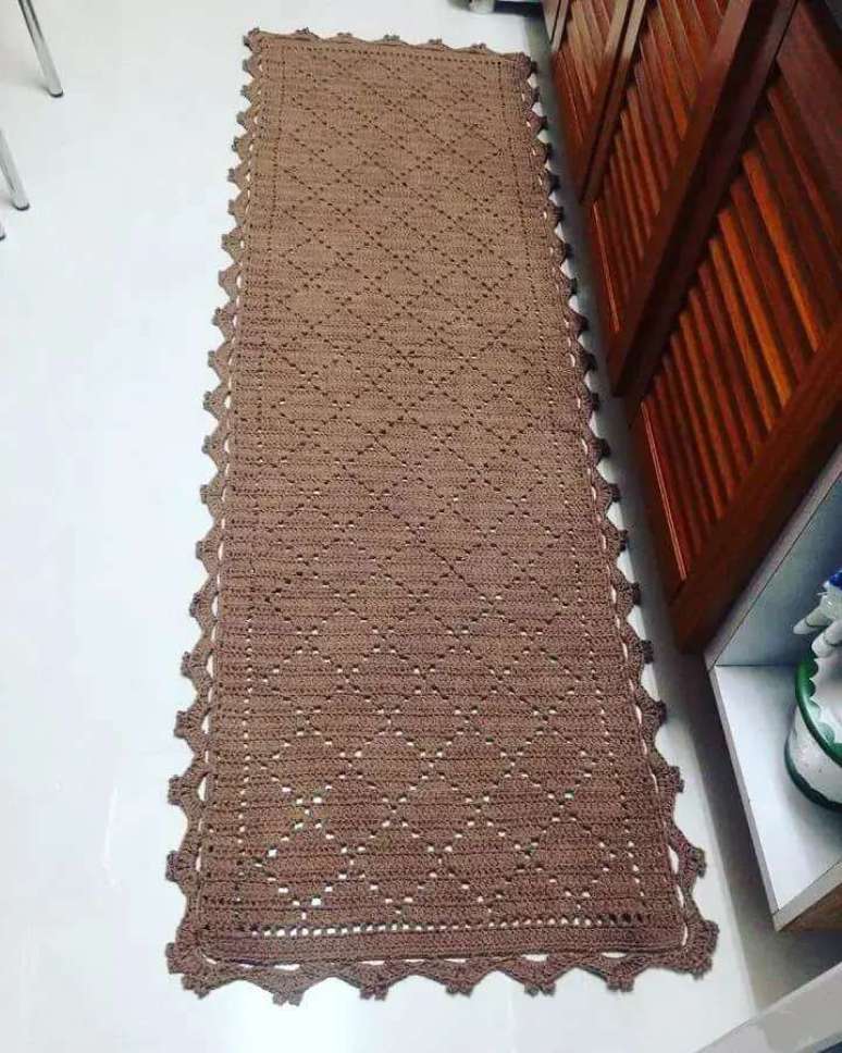 30. O tapete de croch&ecirc; estilo passadeira &eacute; um dos mais utilizados para decora&ccedil;&atilde;o de cozinha &ndash; Foto Andrea Ramos