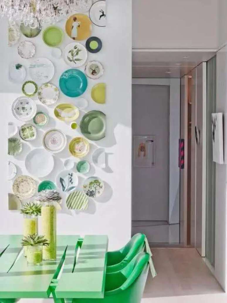 43. Paredes decoradas com pratos &ndash; Fonte: Arquitectura Ideal