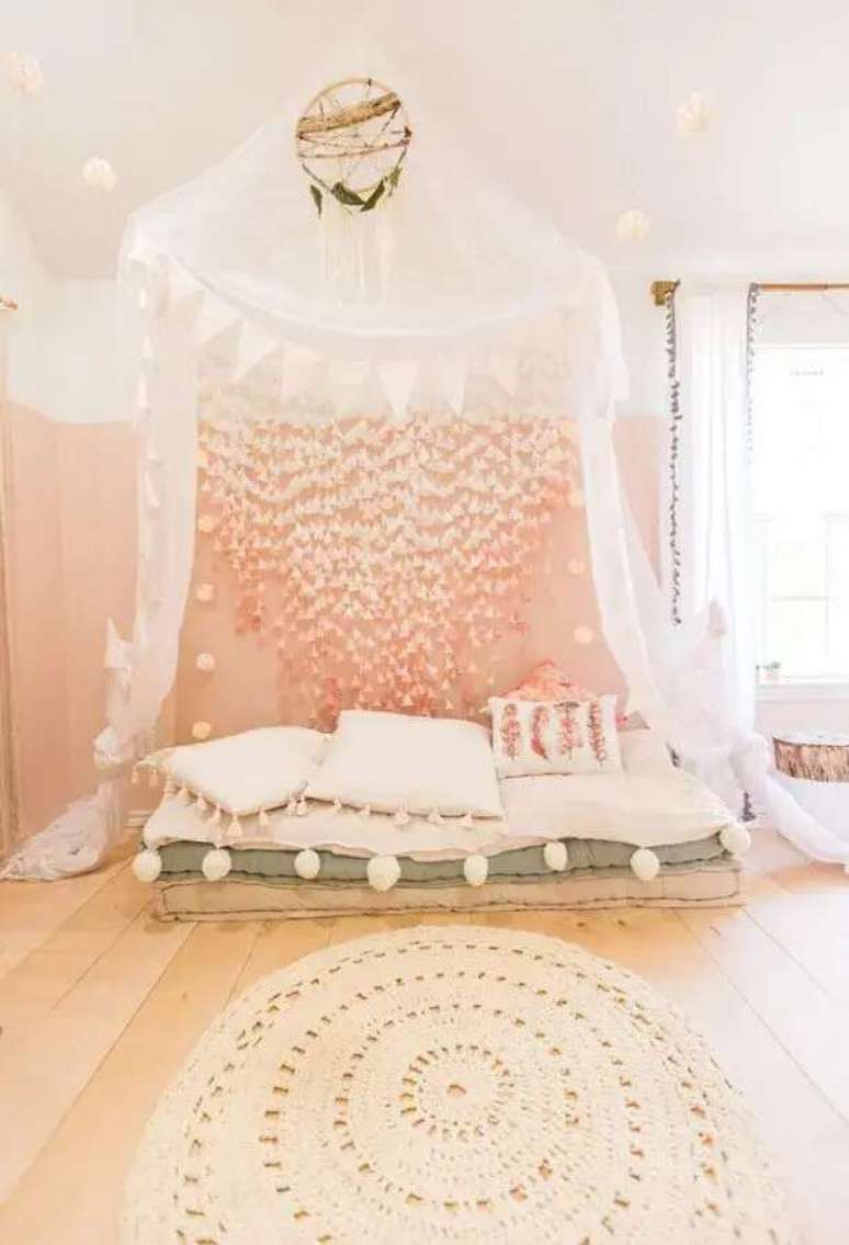 34. Tapete redondo simples de croch&ecirc; para decora&ccedil;&atilde;o de quarto feminino com estilo boho &ndash; Foto: To Be Mrs. Collier
