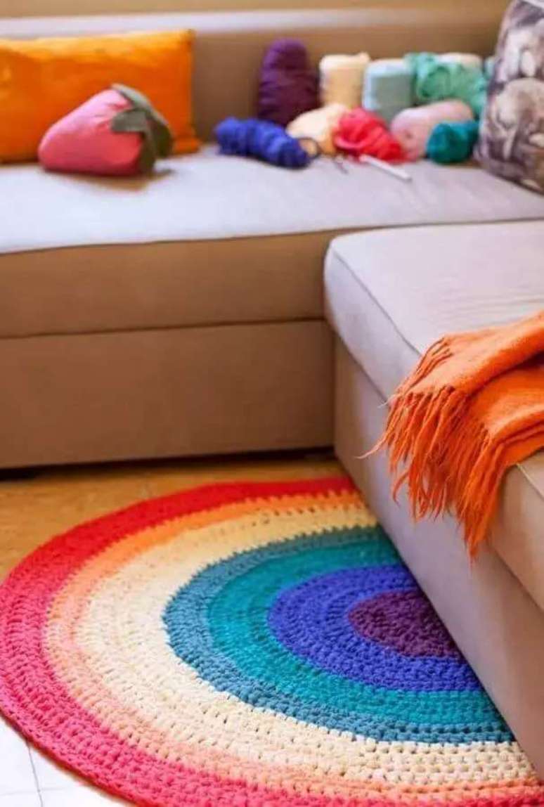 110. Invista me pe&ccedil;as coloridas de croch&ecirc; para compor a decora&ccedil;&atilde;o &ndash; Foto: Tricot et Couture