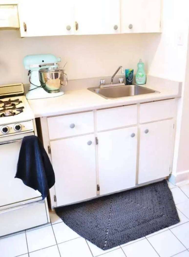 92. Decora&ccedil;&atilde;o simples com tapete de croch&ecirc; para cozinha &ndash; Foto: Pop Shop America