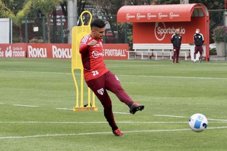 São Paulo conta com o reforço de jovens de Cotia no treino desta segunda