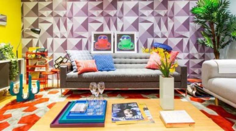 4. Paredes decoradas com papel em desenhos geom&eacute;tricos. Fonte: Gazeta do Povo