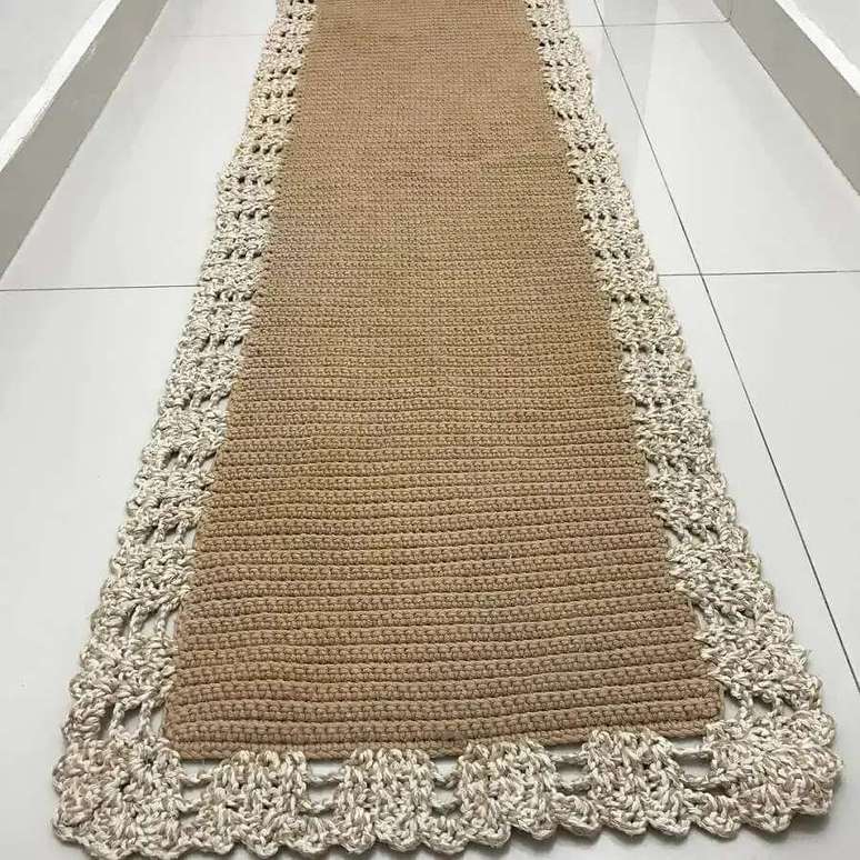 104. Invista em um acabamento bem bonito para a lateral da passadeira de croch&ecirc; &ndash; Foto: Artes da Mi