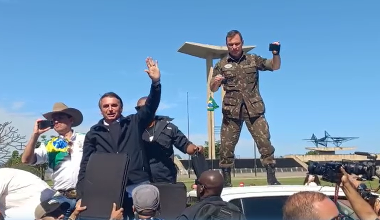 Bolsonaro chega ao Rio