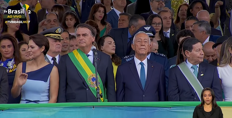 Michelle, Jair Bolsonaro, Marcelo Rebelo de Sousa e Hamilton Mourão no desfile cívico-militar em Brasília