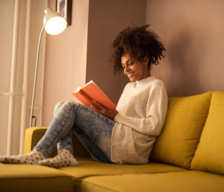 Ser um modelo de leitor para as crianças é importante também – Shutterstock