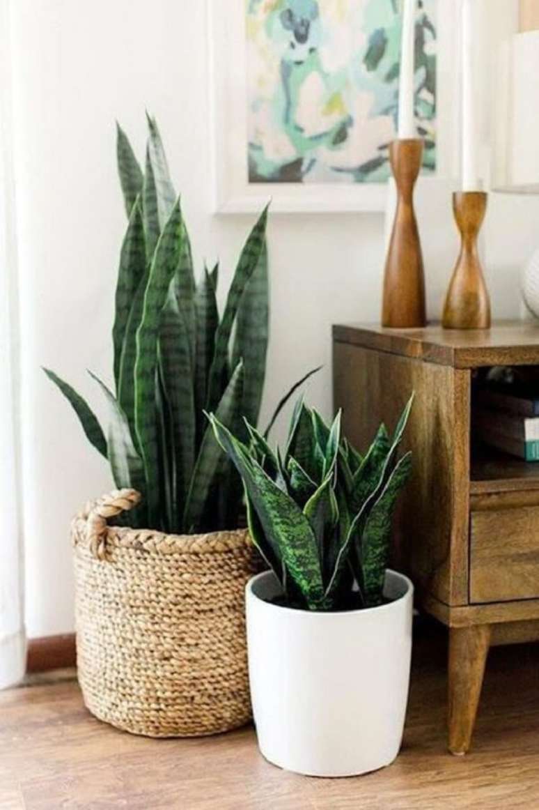 22. Decoração com vaso de planta artificial – Foto Casa Vogue