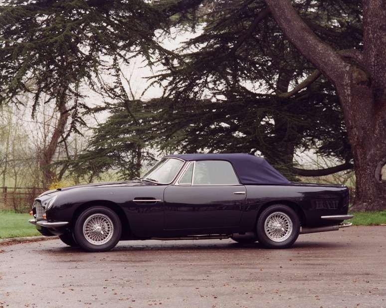 Aston Martin DB6 Volante foi usado no casamento do Príncipe William com Kate Middleton.