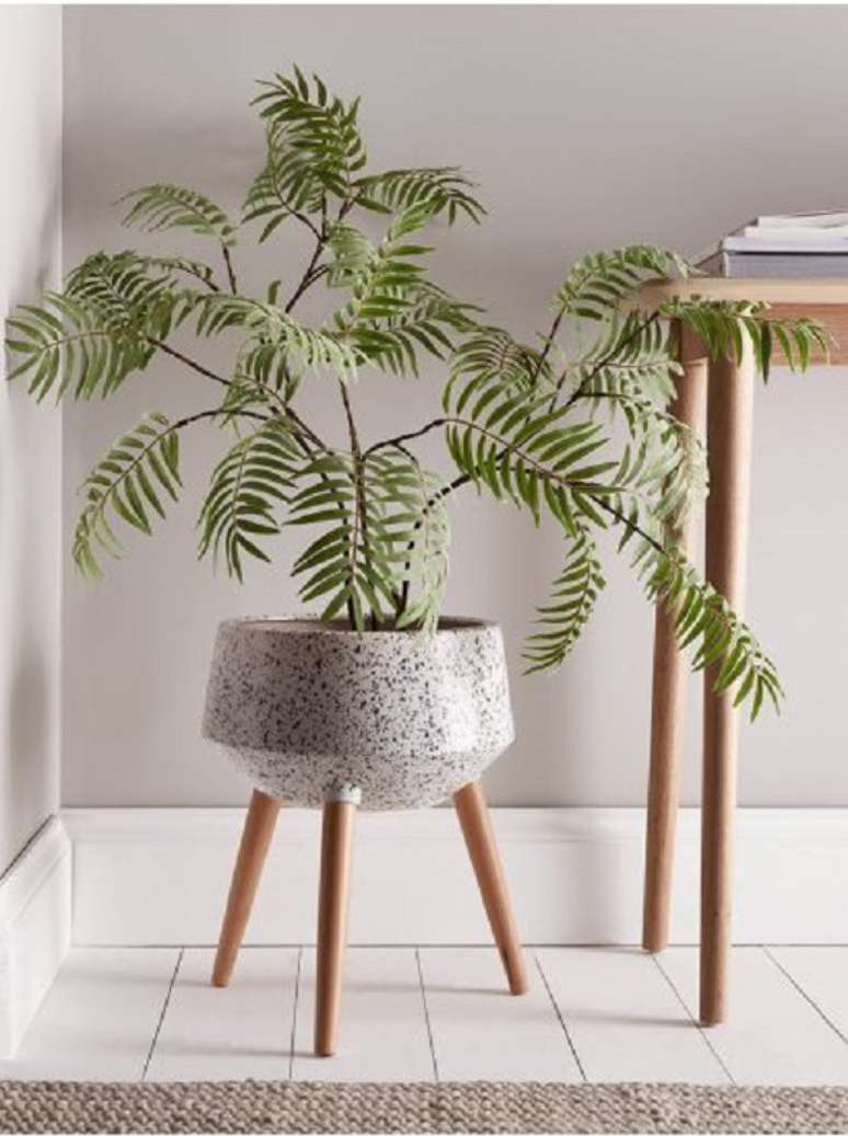 28. Planta artificial grande para sala – Foto Cox And Cox