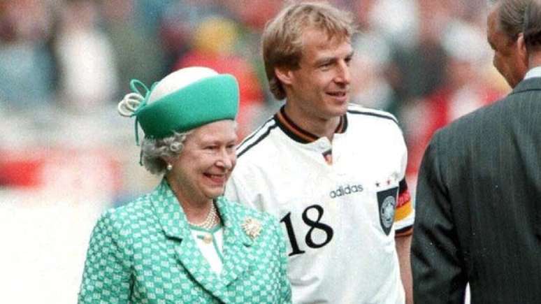 A rainha participou da final da Euro 96 em Wembley entre Alemanha e República Tcheca. A Alemanha, capitaneada por Jurgen Klinsmann, sagrou-se campeã