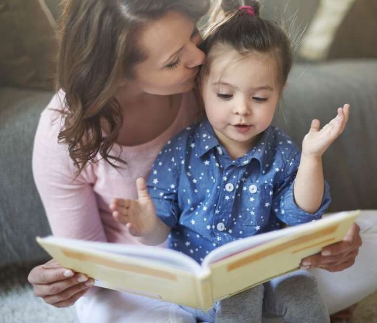 Nesse Dia Mundial da Alfabetização, é importante pensar em como é necessário ler para as crianças – Shutterstock