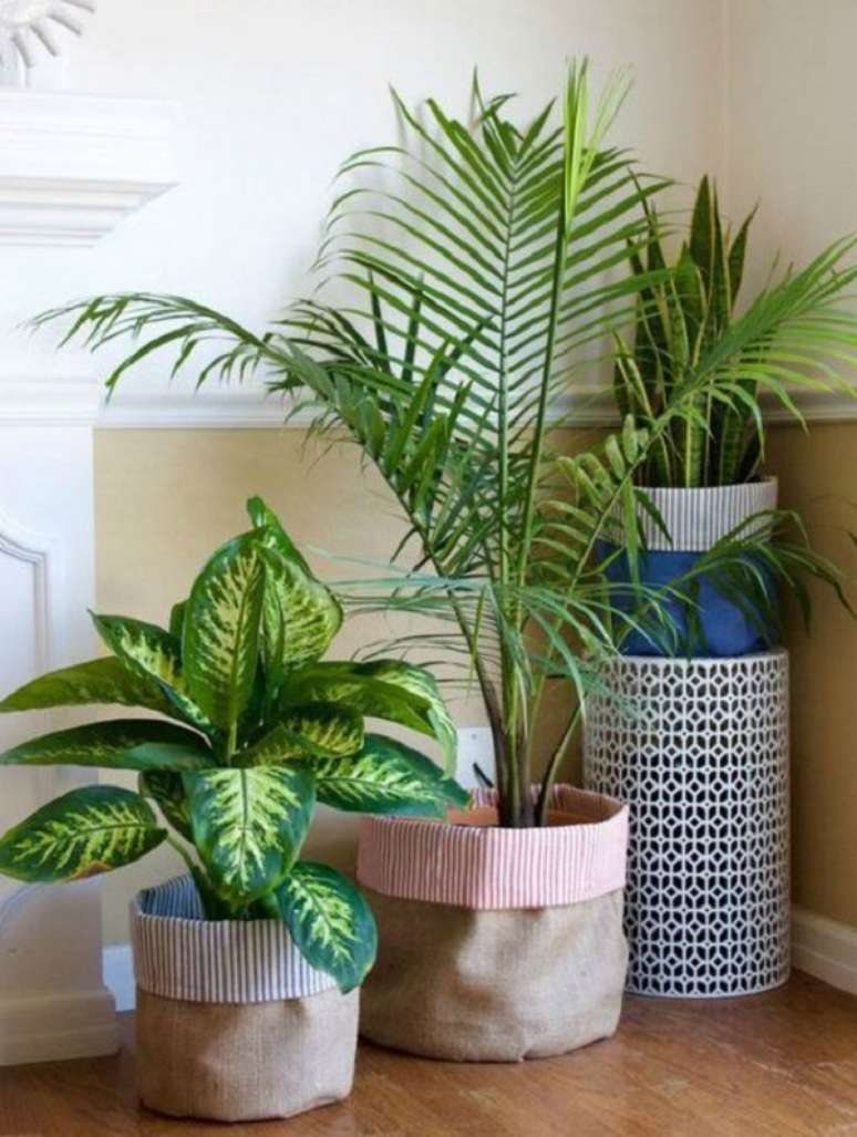 31. Planta artificial para sala no cachepot de tecido – Foto Casa Abril