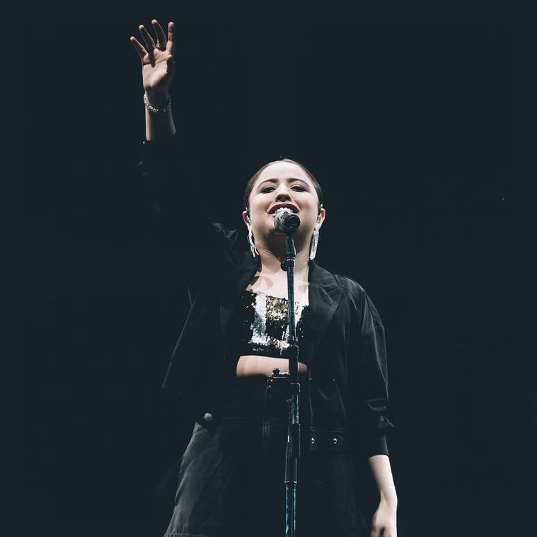 Mari Fernandez, cantora e compositora