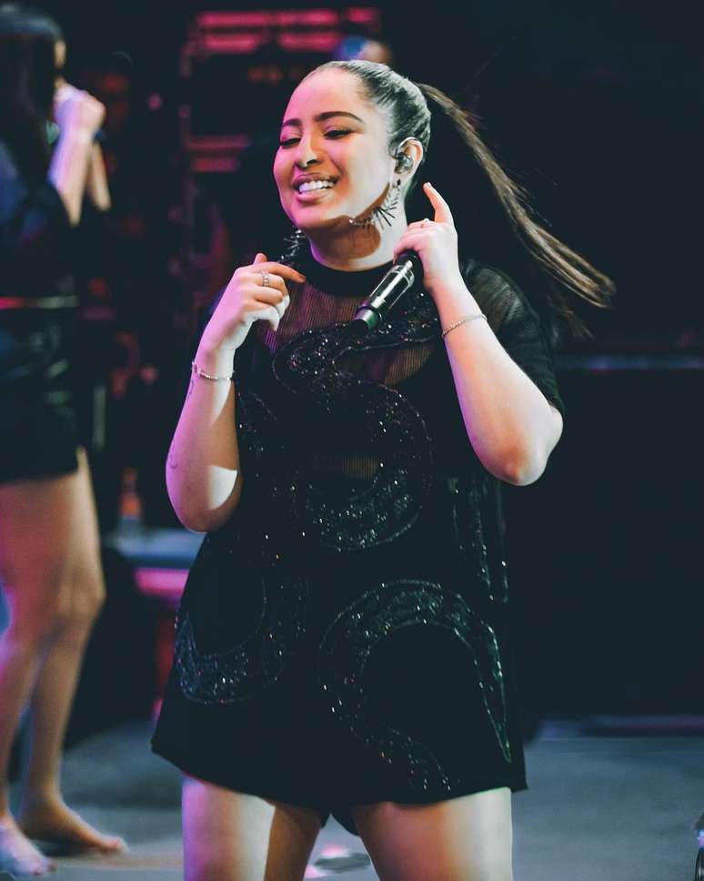 Entre a fama e a fome Mari Fernandez sentiu a presença divina e isso mudou sua vida Entre a fama e a fome Mari Fernandez sentiu a presença divina e isso mudou sua vida