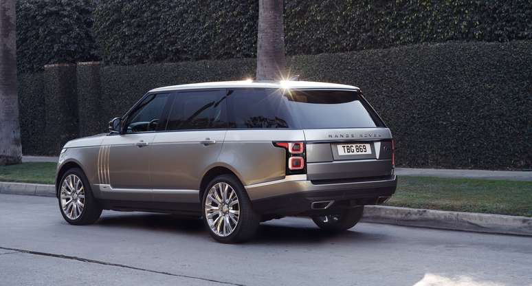 Range Rover LWB, um dos modelos mais recentes da coleção.