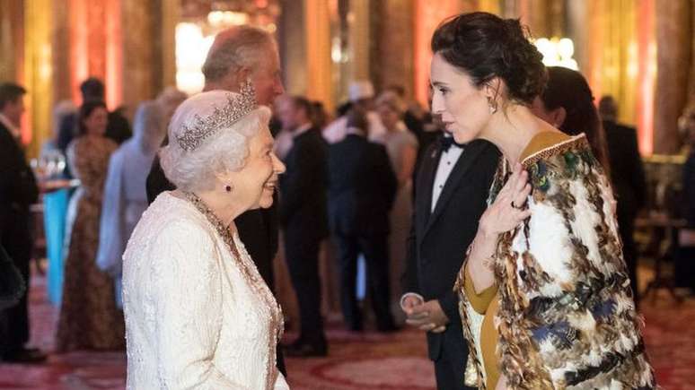 A rainha Elizabeth com a premiê da Nova Zelândia, Jacinda Ardern, em 2018