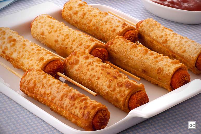 Cachorro-quente no espeto | Foto: Guia da Cozinha