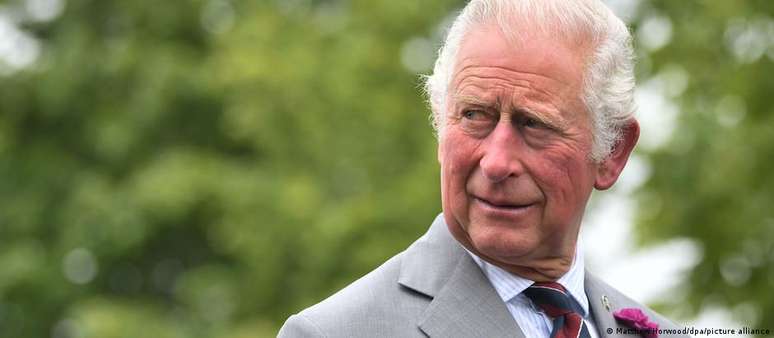 Aos 73 anos, Charles o herdeiro mais velho do trono britânico a iniciar um reinado