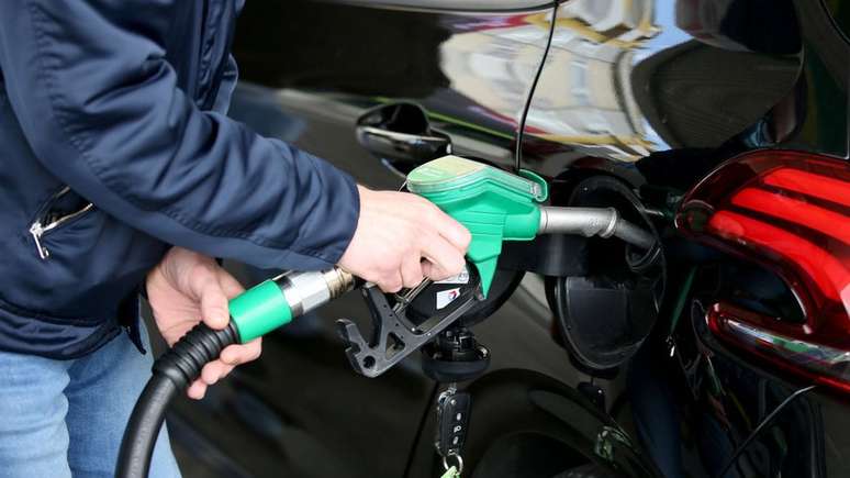 O aumento dos pre&ccedil;os do petr&oacute;leo, alimentado pela guerra na Ucr&acirc;nia, &eacute; considerado uma das causas da infla&ccedil;&atilde;o global