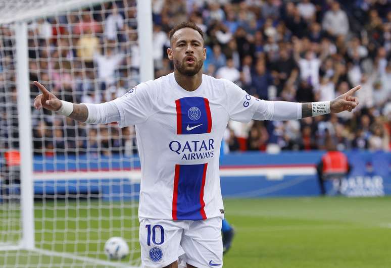Neymar marca no jogo do PSG contra o Brest