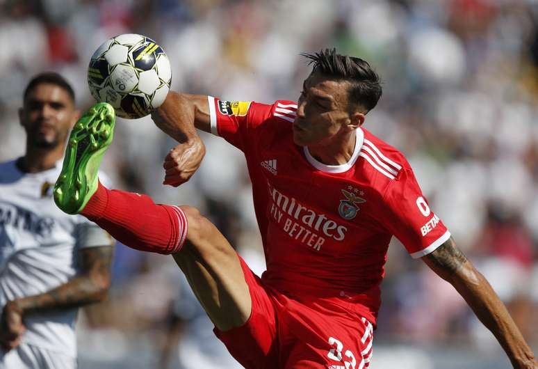 Benfica vence Famalicão e segue com 100% de aproveitamento no Português