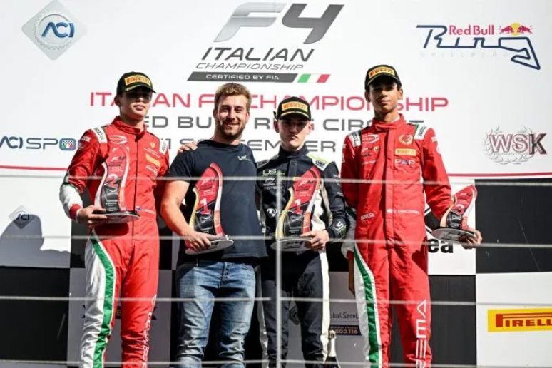 Pódio da F4 Italiana em prova vencida por Alex Dunne 