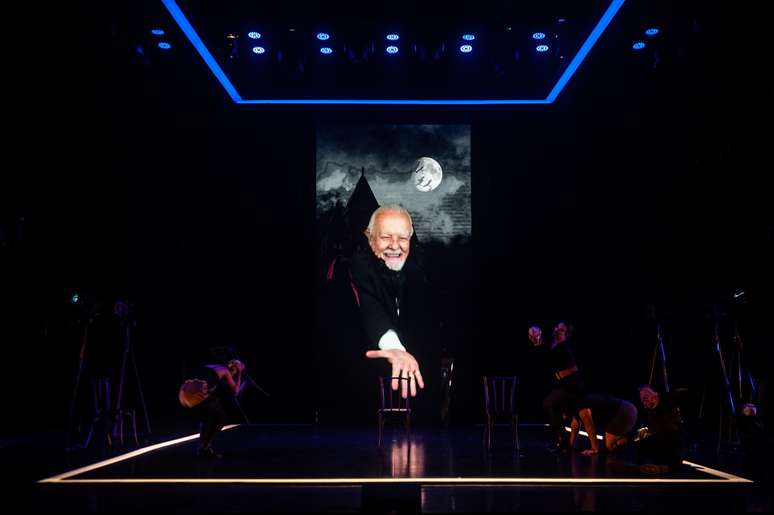 'Sey Neyla' tem m&uacute;sica ao vivo e dan&ccedil;a na narrativa da carreira vitoriosa de Ney Latorraca