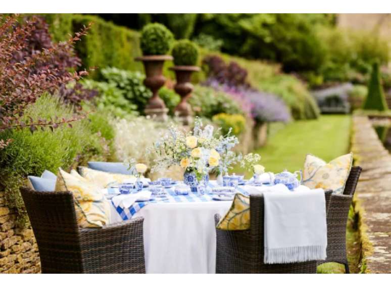 Experimente uma paleta azul e amarela