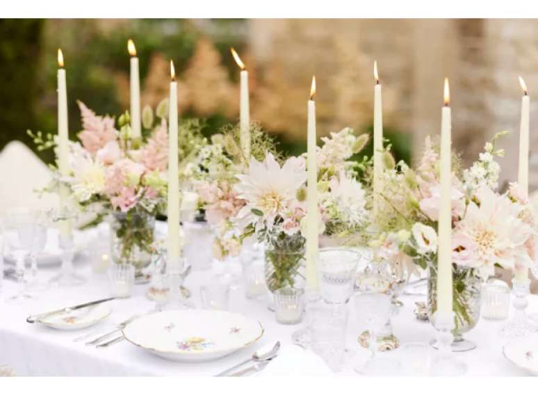 Fa&ccedil;a uma curadoria para uma mesa de jantar elegante