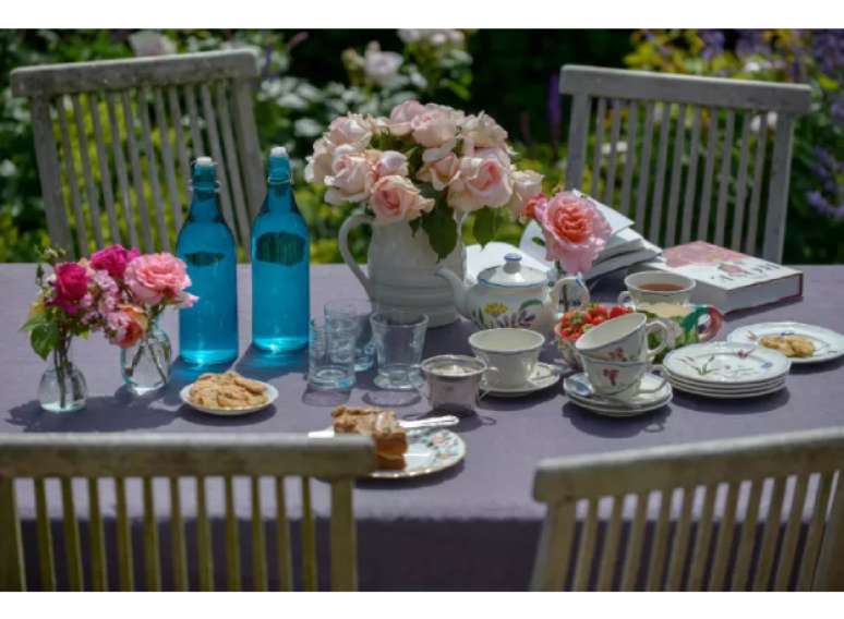 Organize uma festa do ch&aacute; cl&aacute;ssica