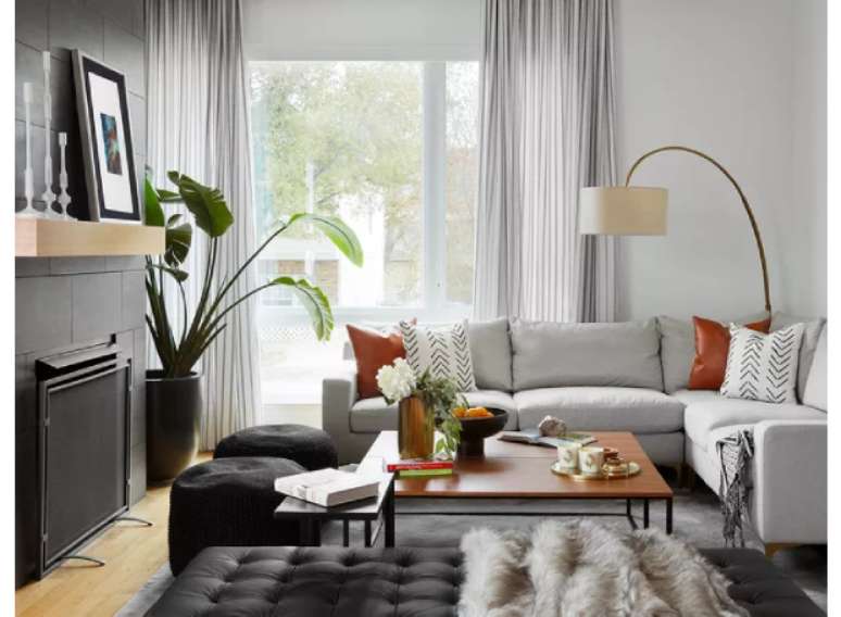 Escolha assentos funcionais que possam ser escondidos debaixo de outro móvel ou acoplados a eles quando não em uso