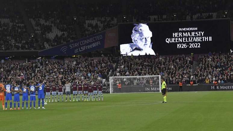 Rainha Elizabeth II foi homenageada em jogo do West Ham na Conference (Foto: Divulgação/Site oficial do West Ham)