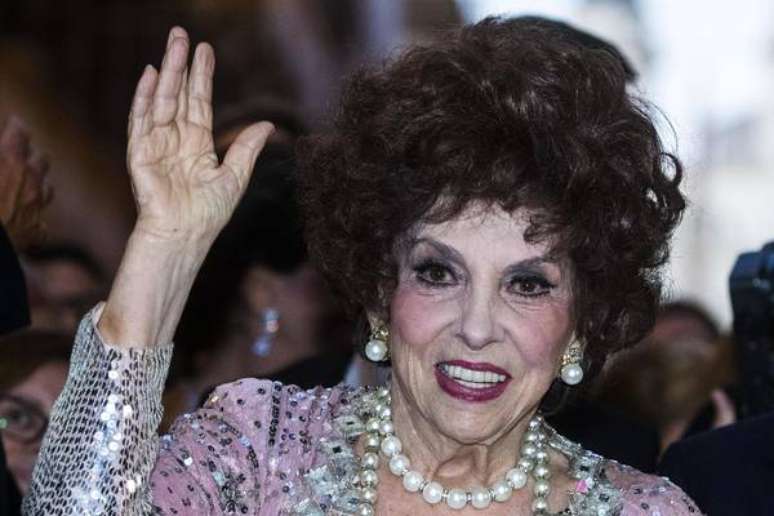 Gina Lollobrigida precisará de cirurgia no fêmur após acidente doméstico