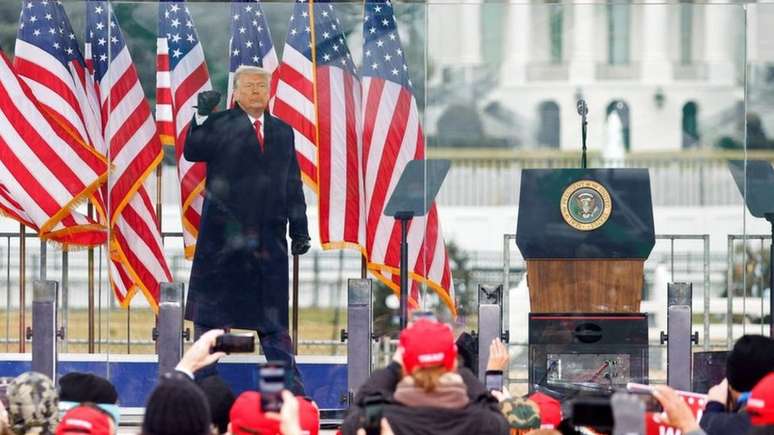 Trump em evento que antecedeu invasão do Congresso americano e levou ao seu banimento de redes sociais