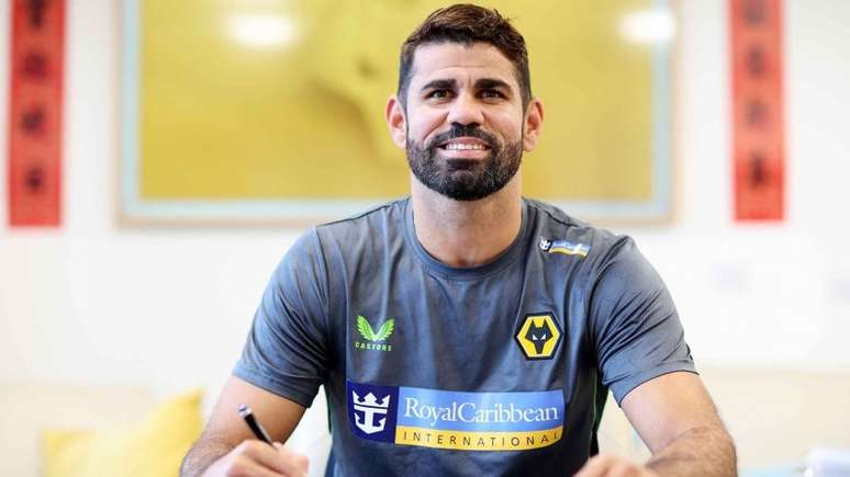 Diego Costa assinou contrato e é novo reforço do Wolverhampton (Divulgação/Wolverhampton)