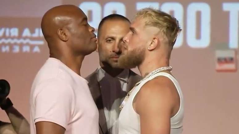 Anderson Silva e Jake Paul ficam frente a frente pela primeira vez