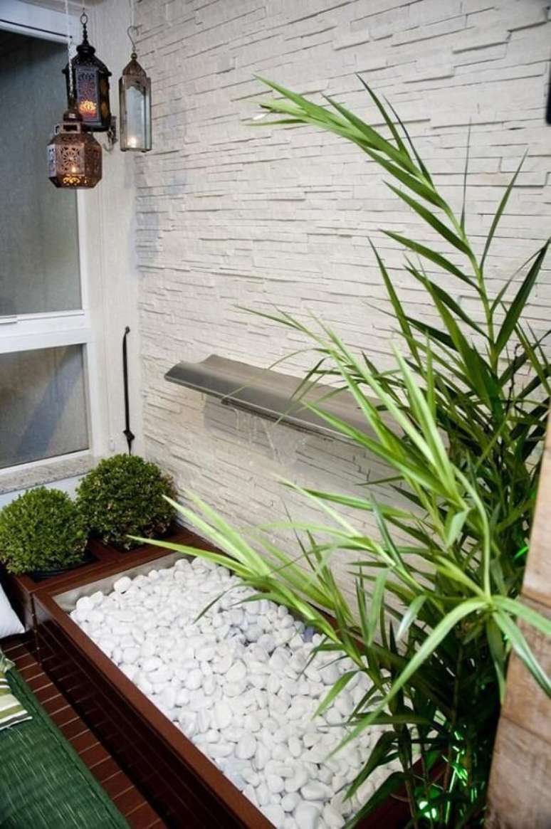 6. Cascata com pedra dolomita branca para jardim. Projeto de Juliana Pippi
