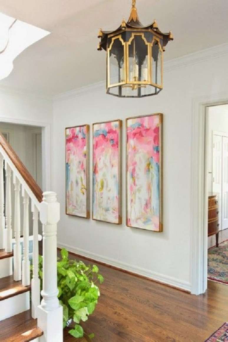 2. Quadros no hall de entrada colorido &ndash; Foto Addicted 2 Decorating