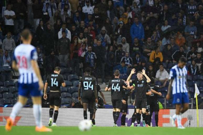 Club Brugge atropela o Porto no Dragão (Foto: MIGUEL RIOPA / AFP)