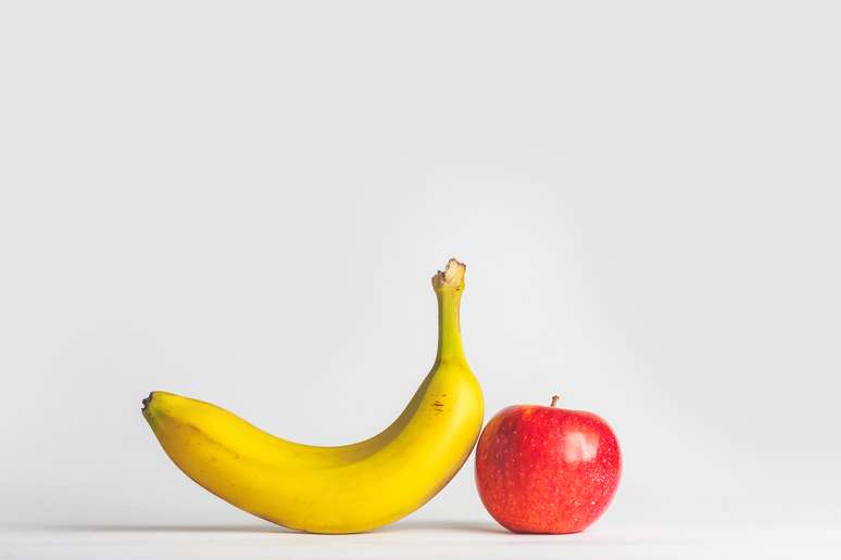 Banana e ma&ccedil;&atilde; (sem casca) est&atilde;o entre alimentos indicados por especialistas