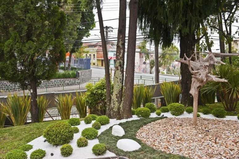 40. Paisagismo com pedra dolomita branca para jardim. Projeto de Eder Mattiolli