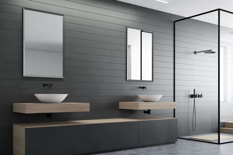 M&oacute;veis e espelhos trazem sofistica&ccedil;&atilde;o a decora&ccedil;&atilde;o do banheiro 