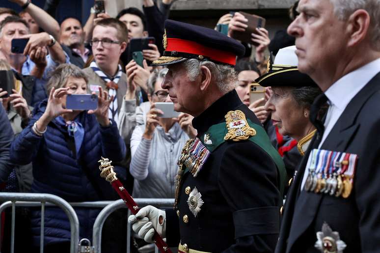 Rei Charles ainda deve esperar pela coroação oficial 